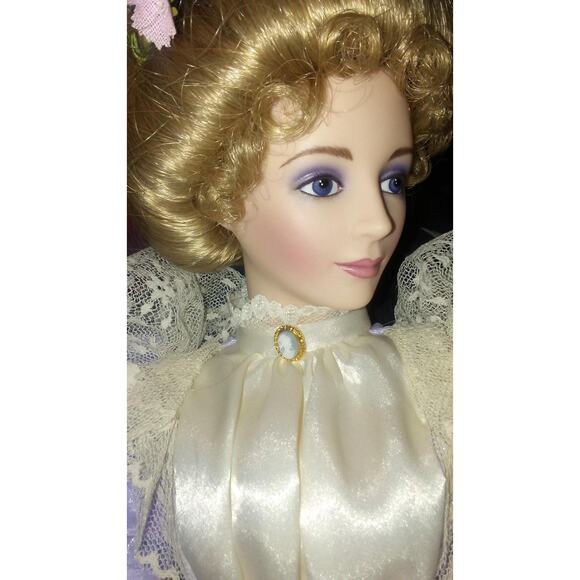 Franklin Heirloom Gibson Mother Promenade doll - Picture 3 of 8